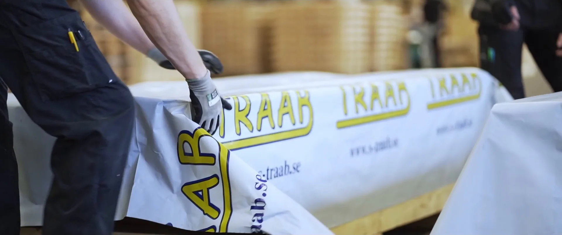 Manual film wrapping of bundles